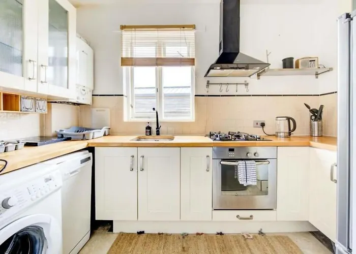 Lovely Fulham 2 Bed Apartment